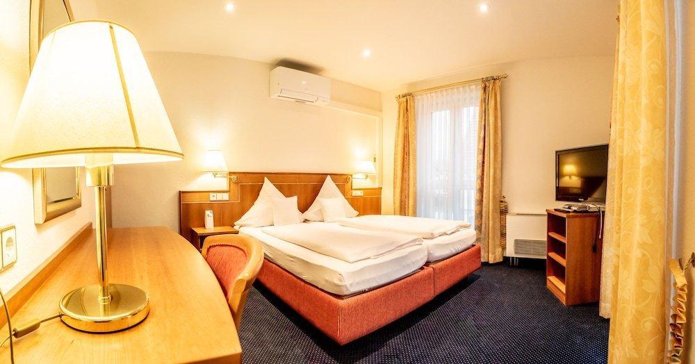 Akzent Hotel Atrium Baden 바트크로찡엔 외부 사진