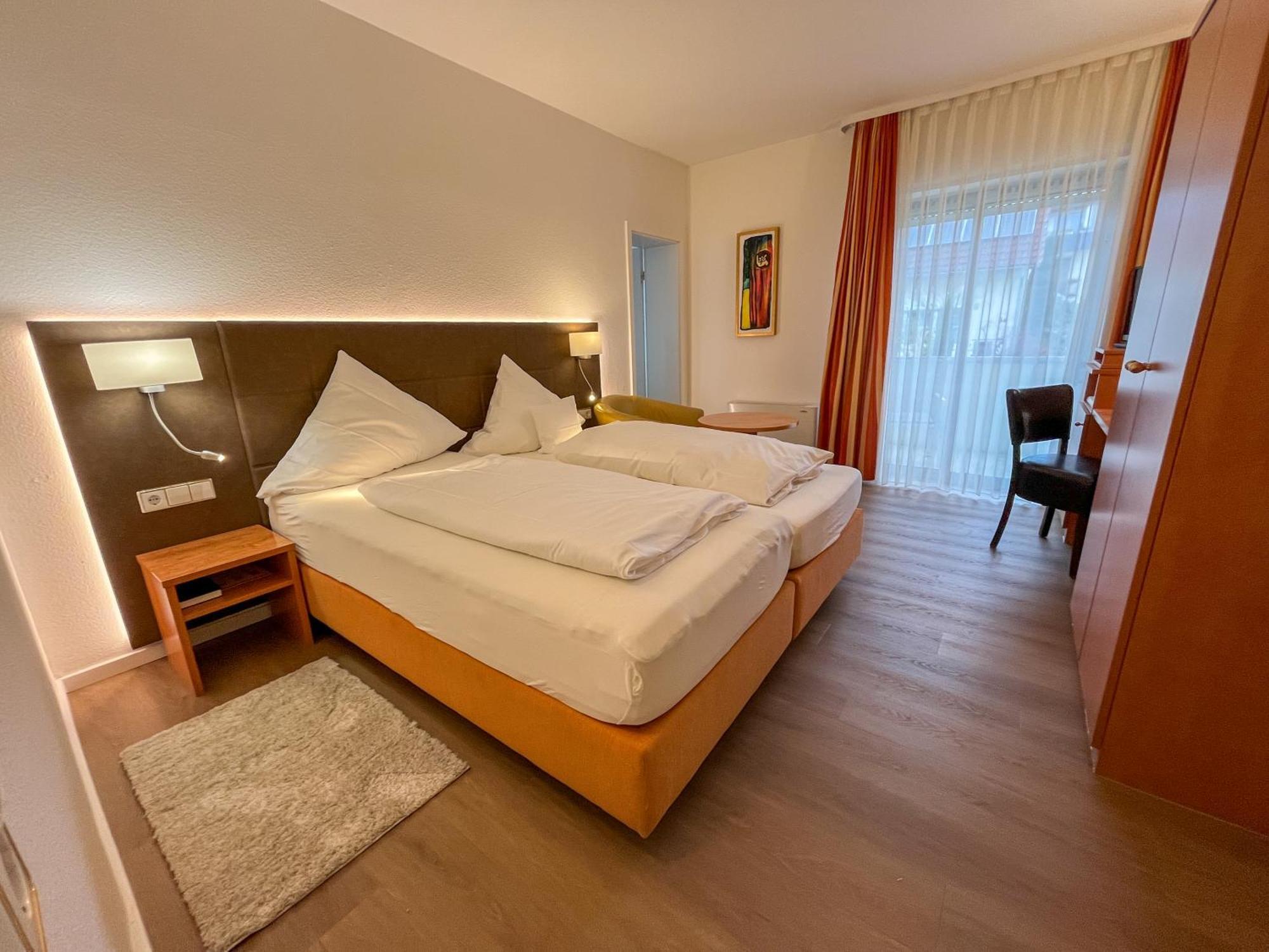 Akzent Hotel Atrium Baden 바트크로찡엔 외부 사진
