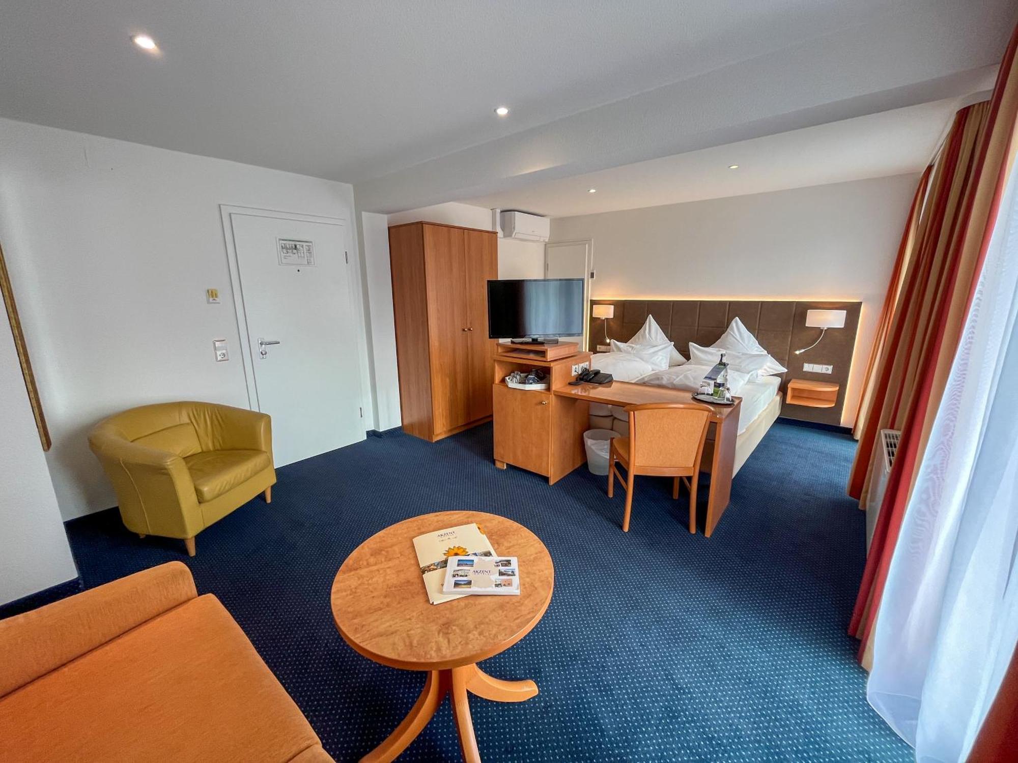 Akzent Hotel Atrium Baden 바트크로찡엔 외부 사진